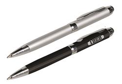 Deze TouchPen is een blauwschrijvende metalen balpen, voorzien van een rubberen top/pointer voor het bedienen van touchscreens. De TouchPen heeft hoogglans accenten en een draaikliksysteem. Deze Touch